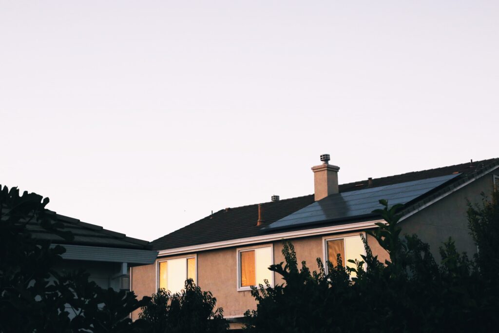 house with solar panels on roof gerealiseerde project 1